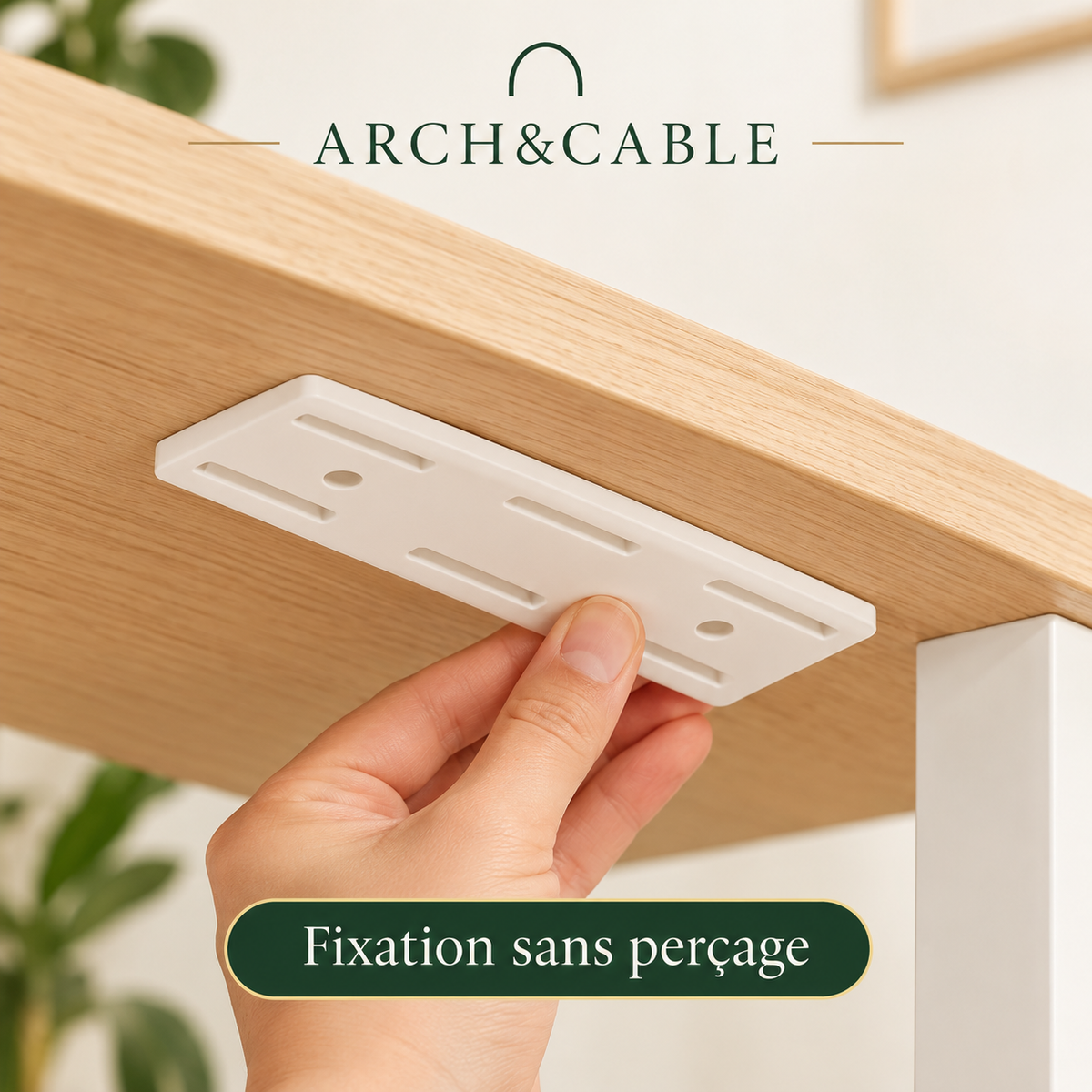 Support de multiprise fixé sous un bureau en bois — ARCH&CABLE